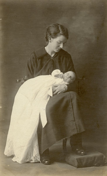Photograph of Alice King and baby daughter, Barbara Alice